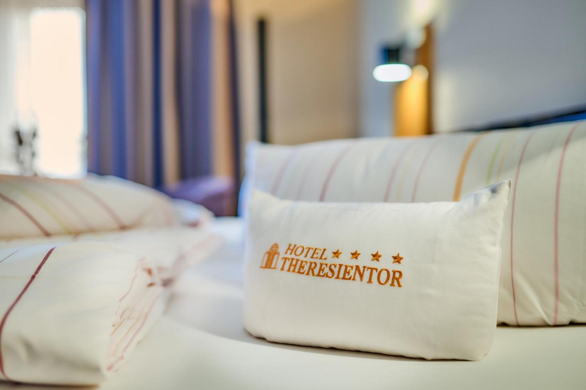 Hotel Theresientor Щраубинг Екстериор снимка