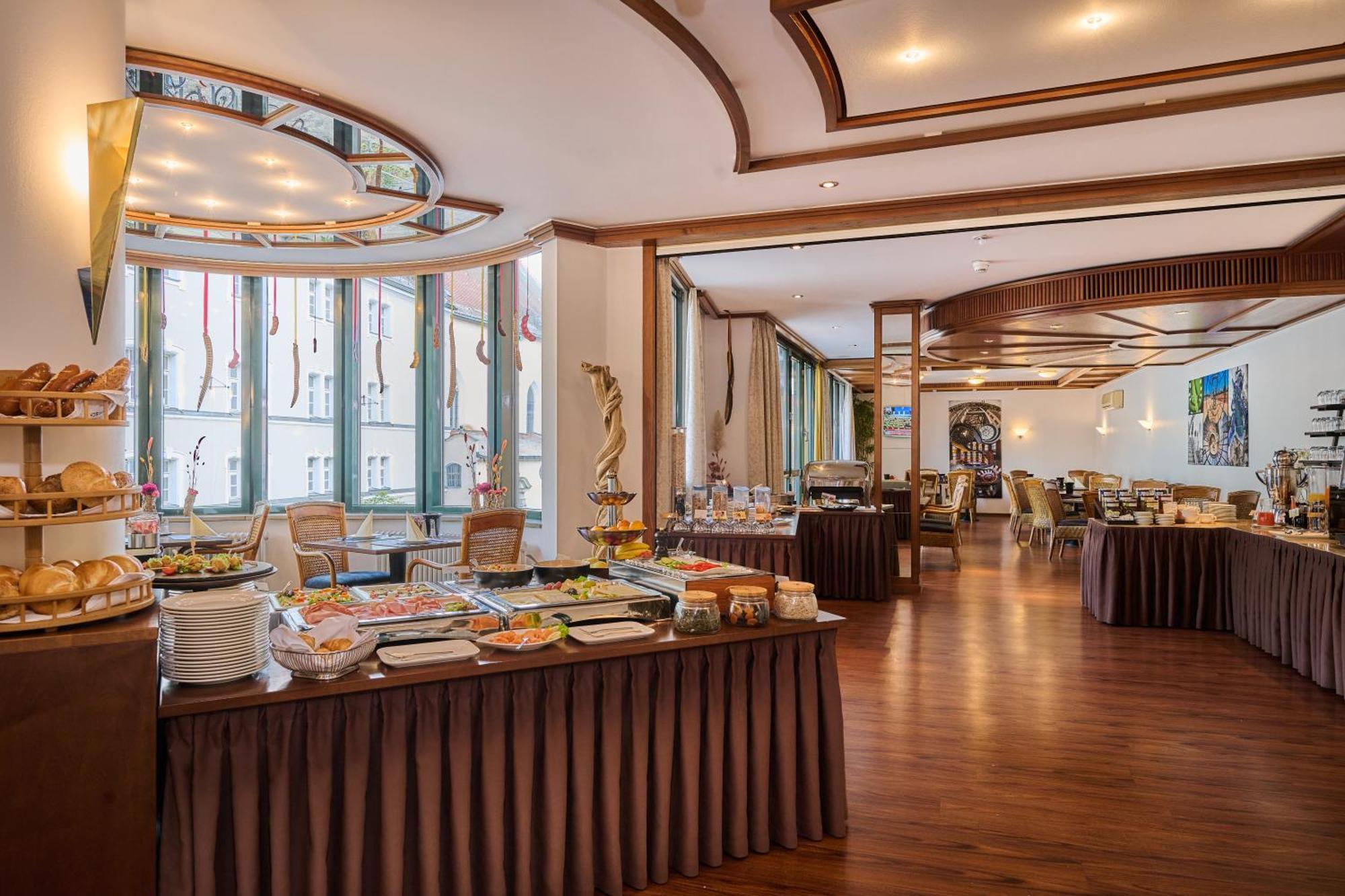 Hotel Theresientor Щраубинг Екстериор снимка